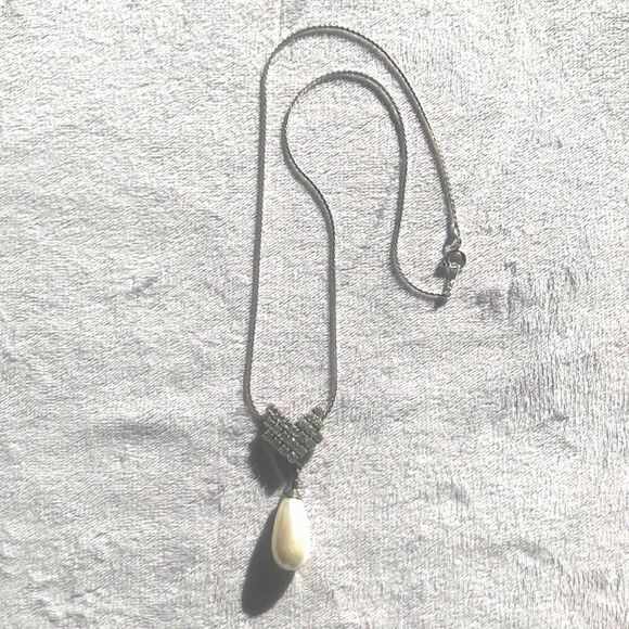 White faux Pearl drop pendant Vintage necklace with Aurora Borealis rhinestones - Picture 2 of 4